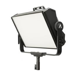 Осветитель Aputure Nova P300c